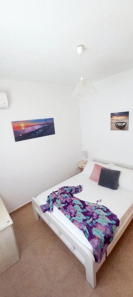 Villa Sertis Santorini 2