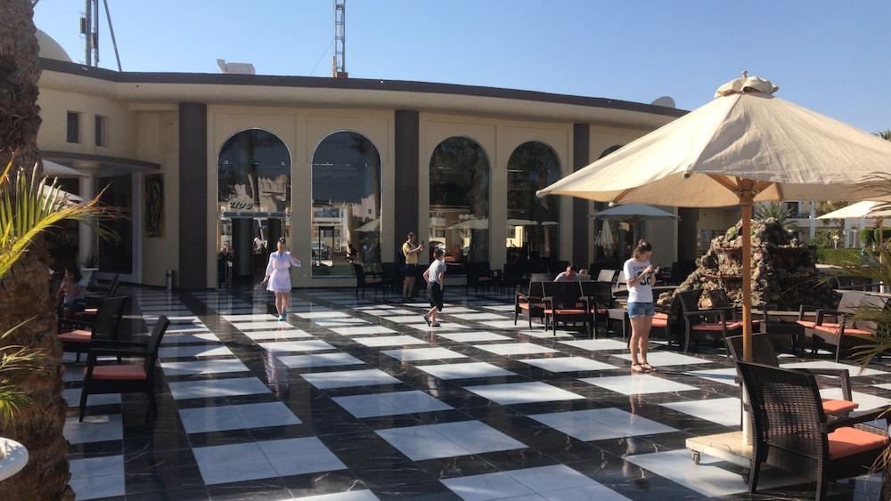 Hurgada Mirage Beach Chalet & Aqua Park 1