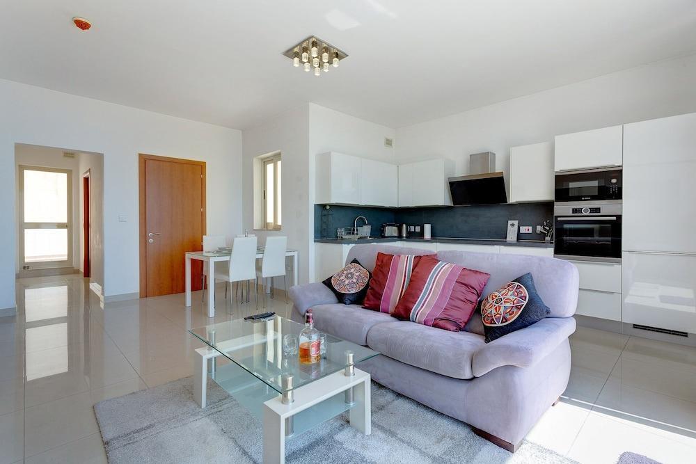 Superlative Penthouse with Spacious Terrace 1