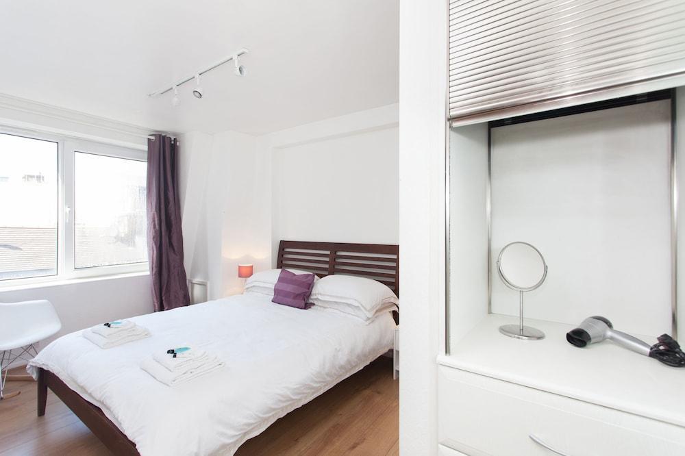 Oxford Street & Soho Modern 2 Bed Apt 1