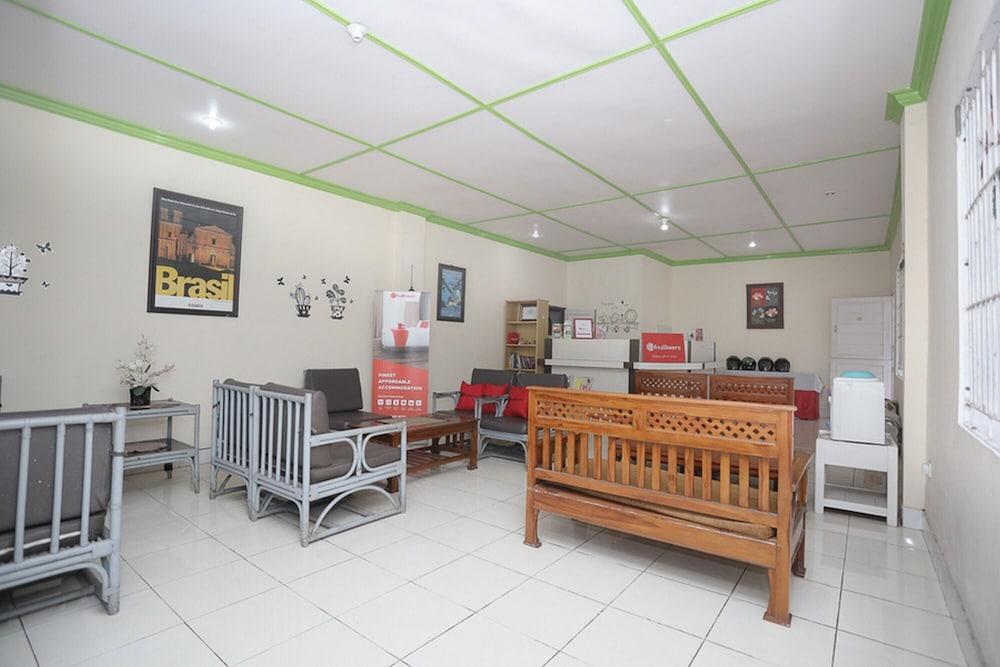 Reddoorz Near Bundaran Kecil Palangkaraya 1