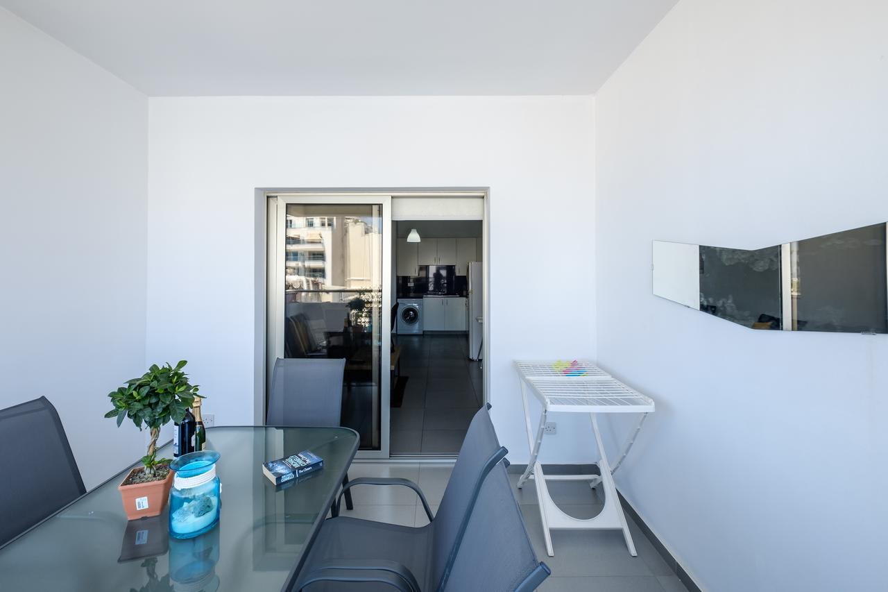 Airbnsea City Centre Side Sea View Apartments