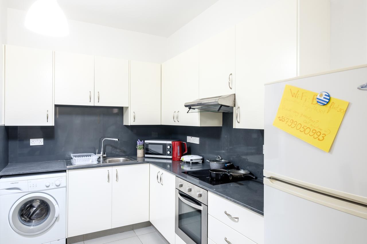 Airbnsea City Centre Side Sea View Apartments 2