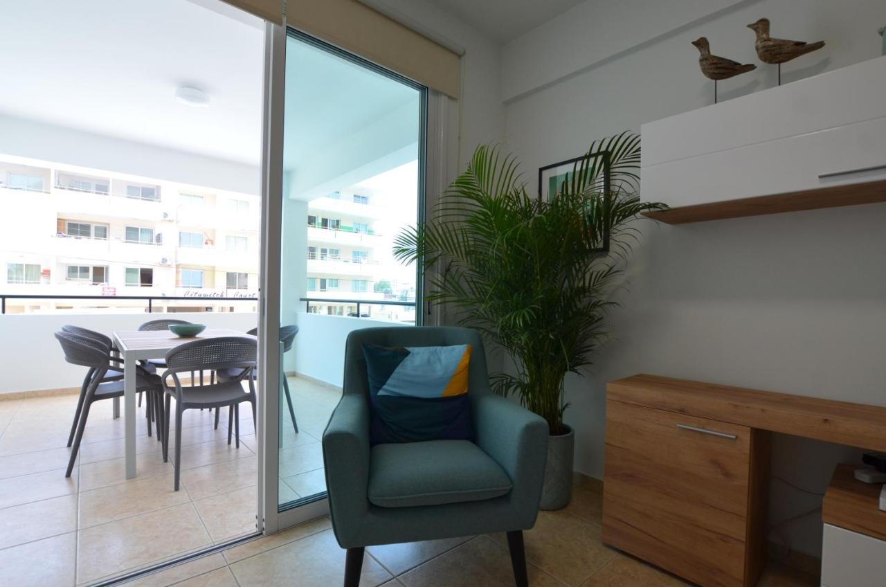 Boris Mackenzie 2 Bedroom Flat with Pool 2