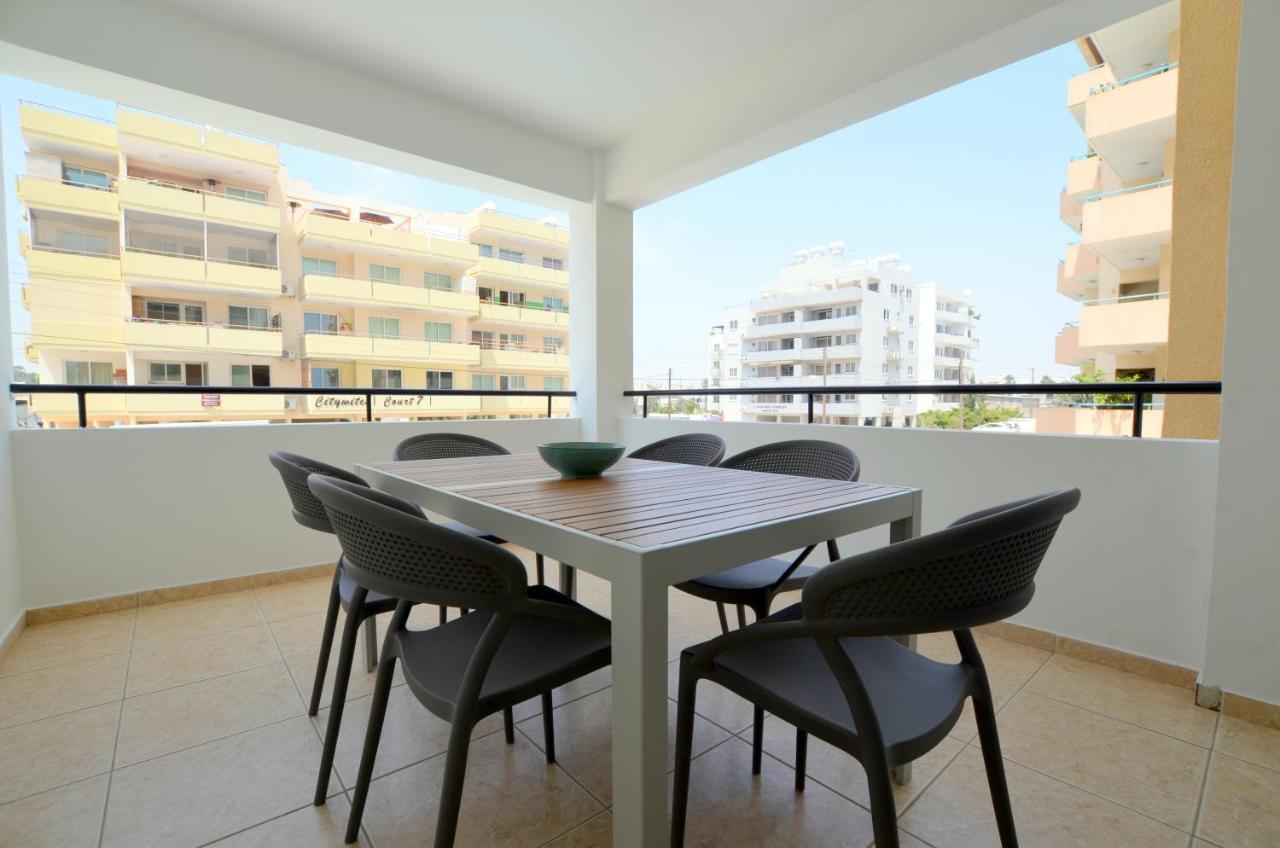 Boris Mackenzie 2 Bedroom Flat with Pool 1