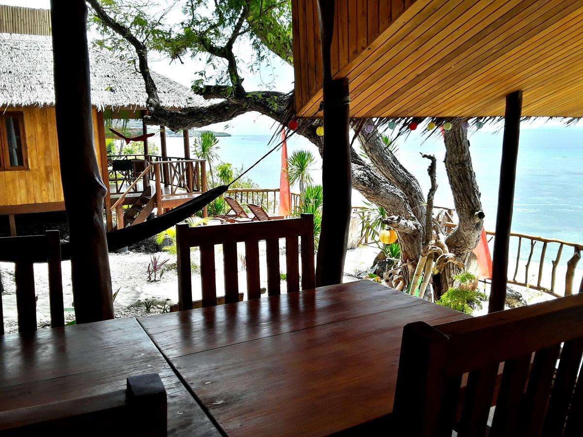 Nini's Beach Bungalows 1