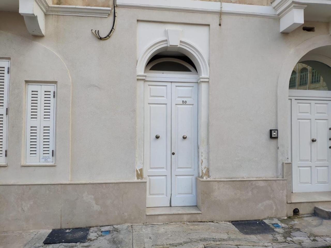 Bright And Central 2 Bedroom Apartment in Sliema