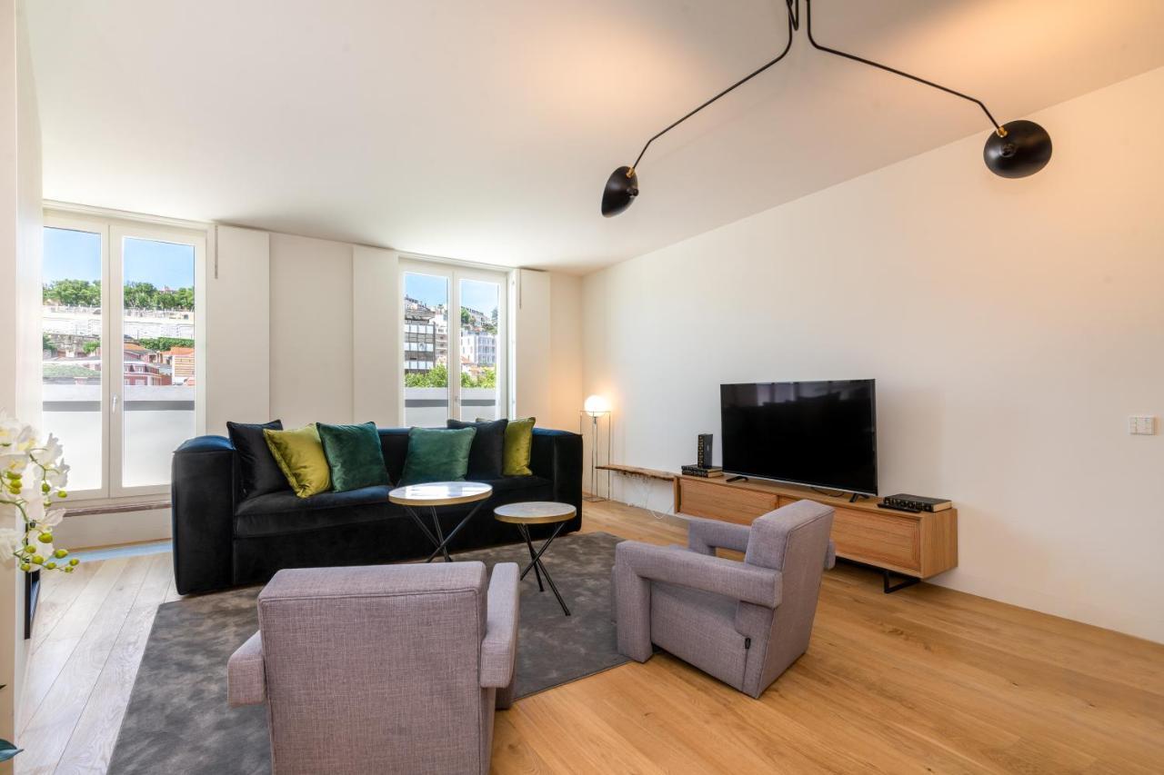 Liberdade 12 by the Good Neighbour in Lisbon 1