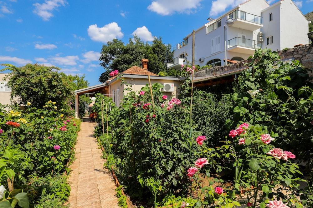 Apartment Garden M&M