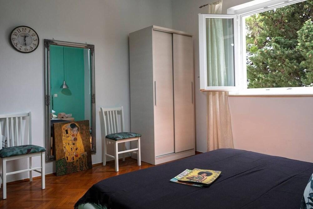 Art Apartment Nearby the Sea 1