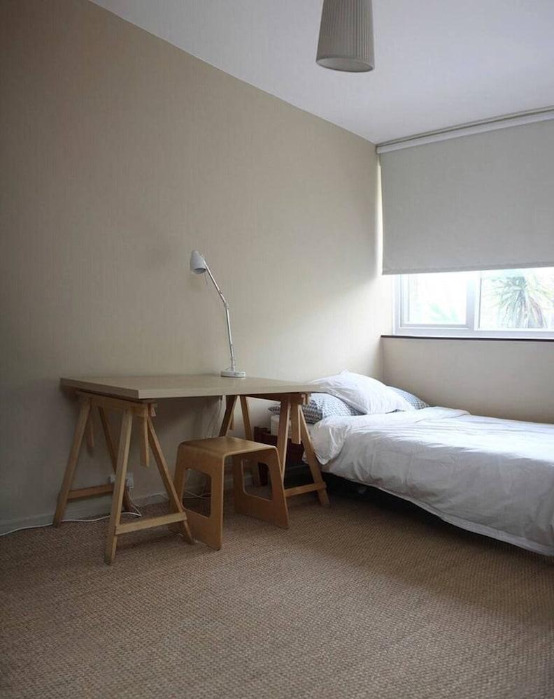 3 Bed Apartment with Garden in Zone One, Se1 2