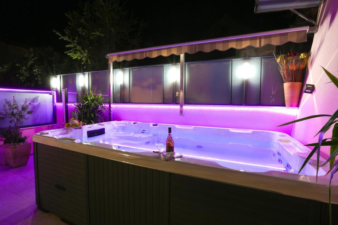 Apartments Rose Pool