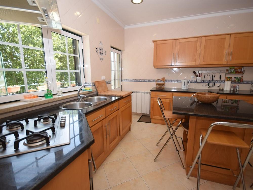 Cozy Villa Near Obidos with Private Swimming Pool 1