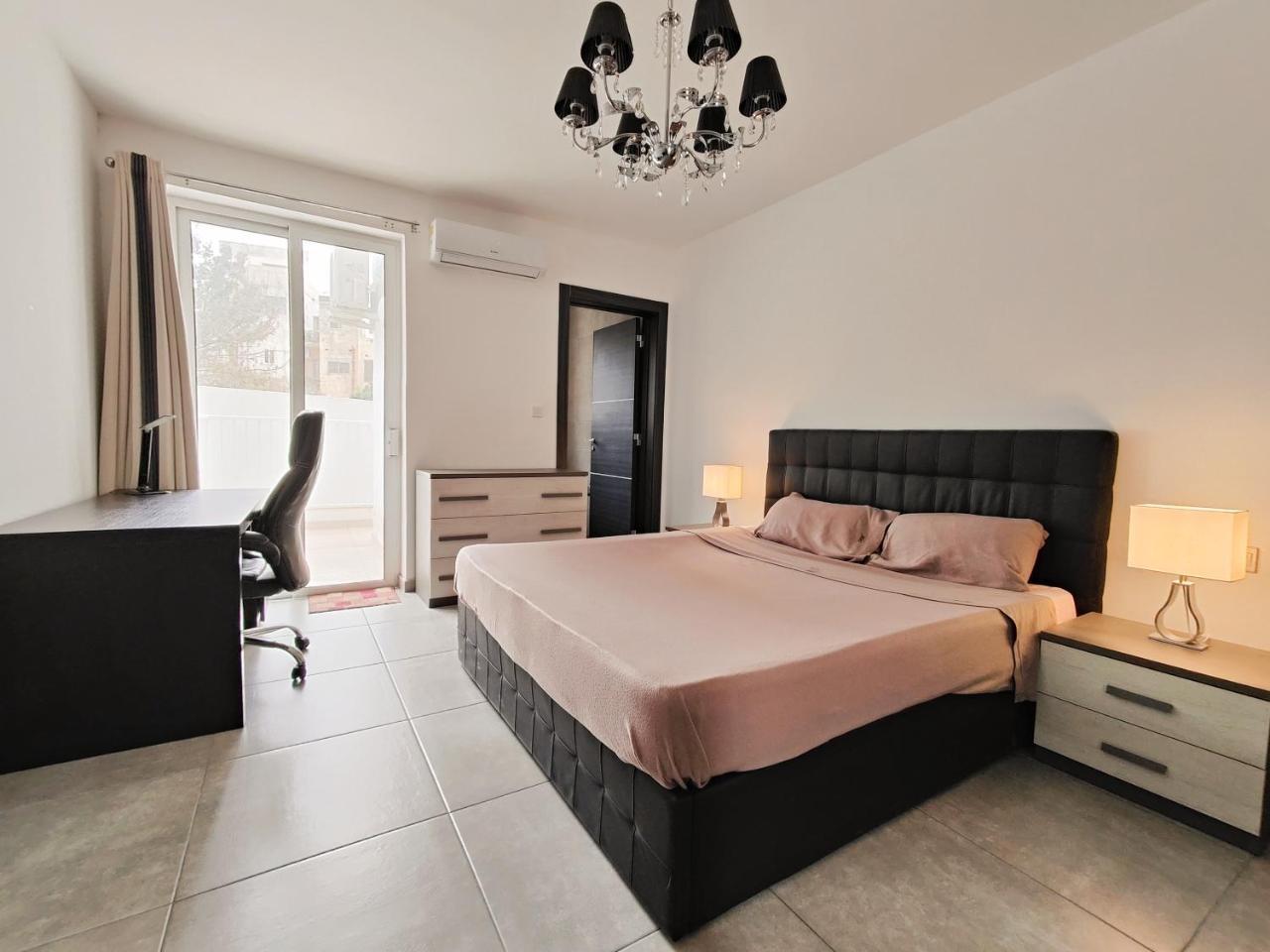 Large Central Apartment Near Valletta & Seafront 1