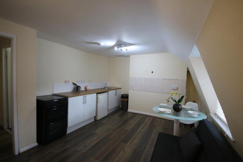 Modern Studio Next To Great Portland Street Station 2