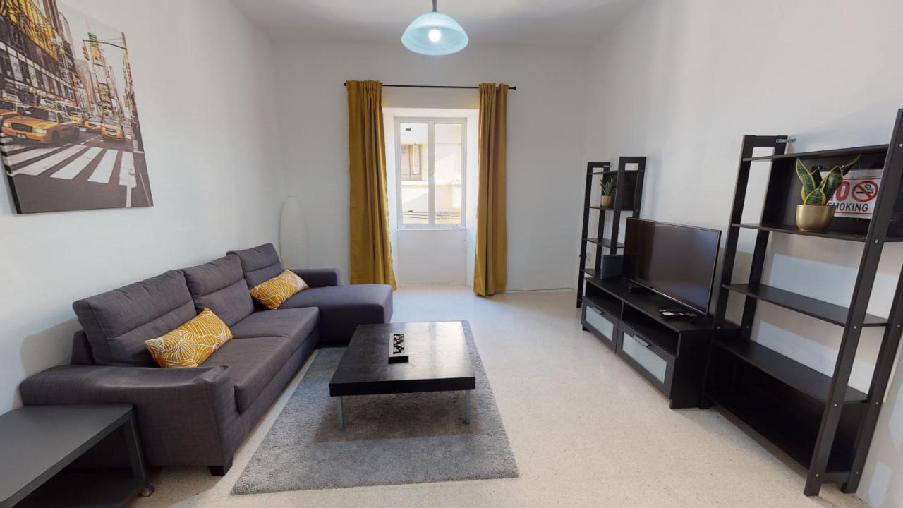 St Julians - Balluta Bay Large 3 Bedroom Apartment 2