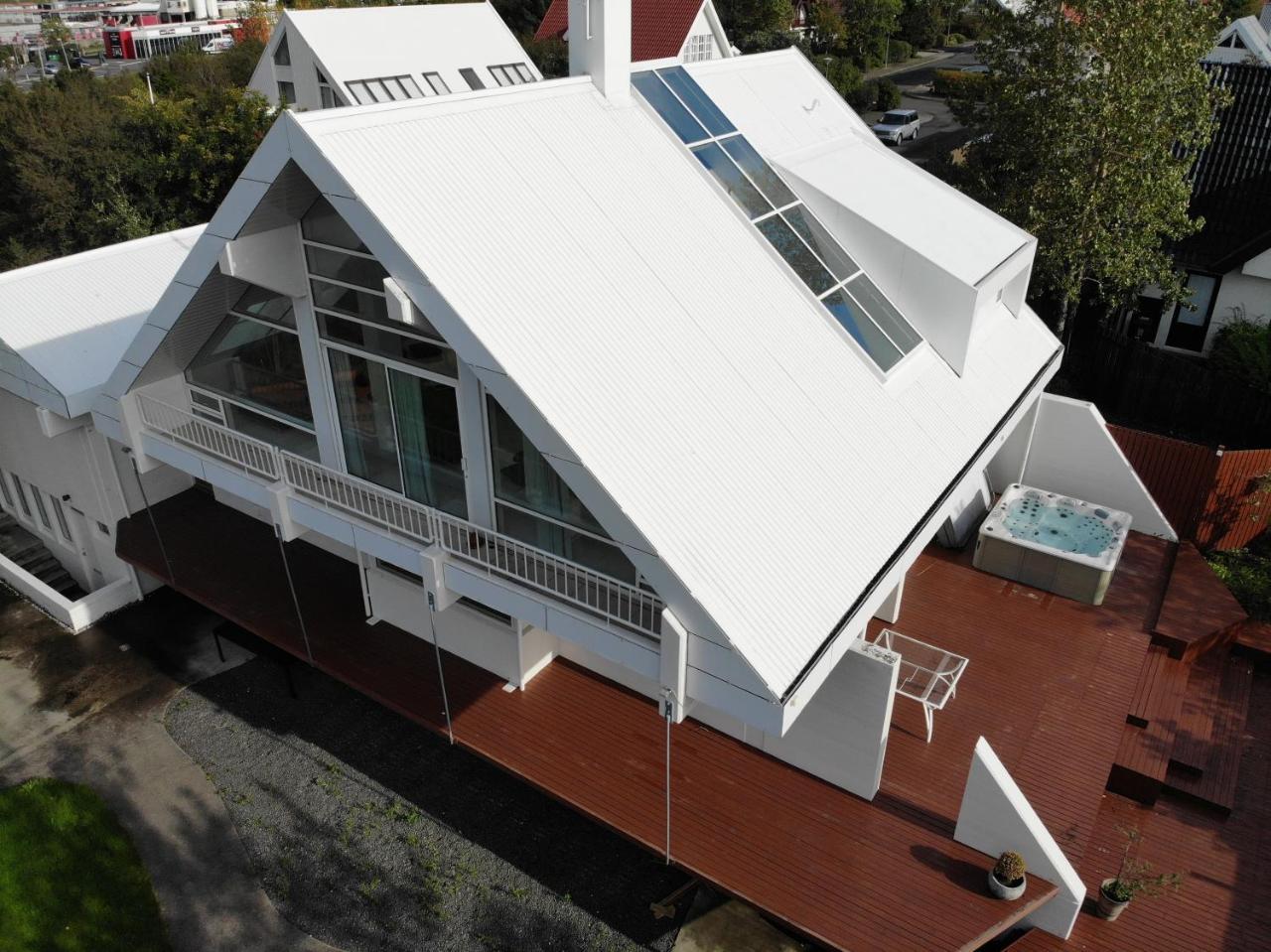 Big Villa Centrally Located in Reykjavik 2