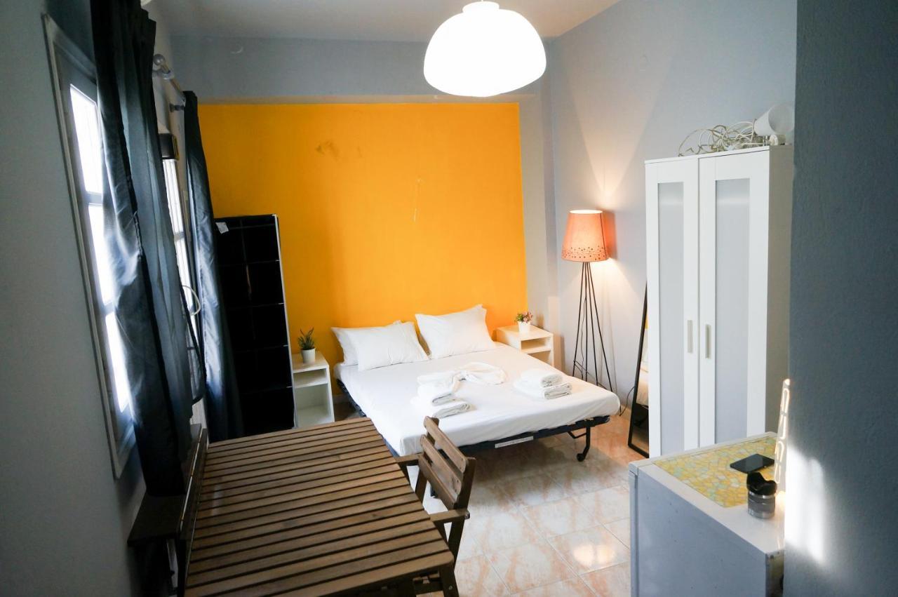 Fira Central Budget Room And Kitchen