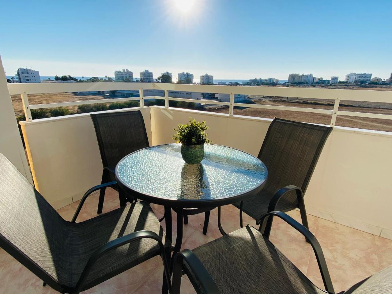 Sunny 2-Br Apartment in Mackenzie 2