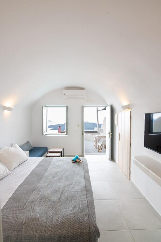 Caldera Cliff Illusion Suites 2