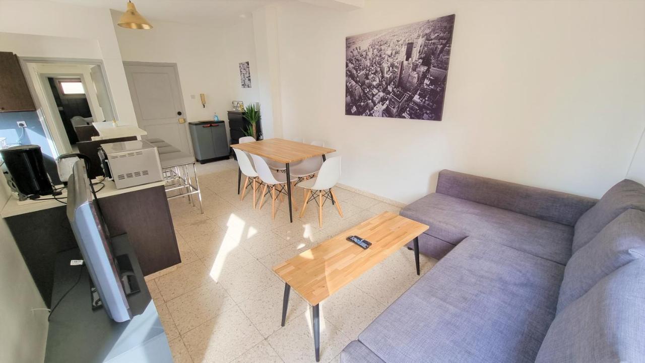 Cozy Beach Apt / 100 Mbit+ Netflix / Near Airport