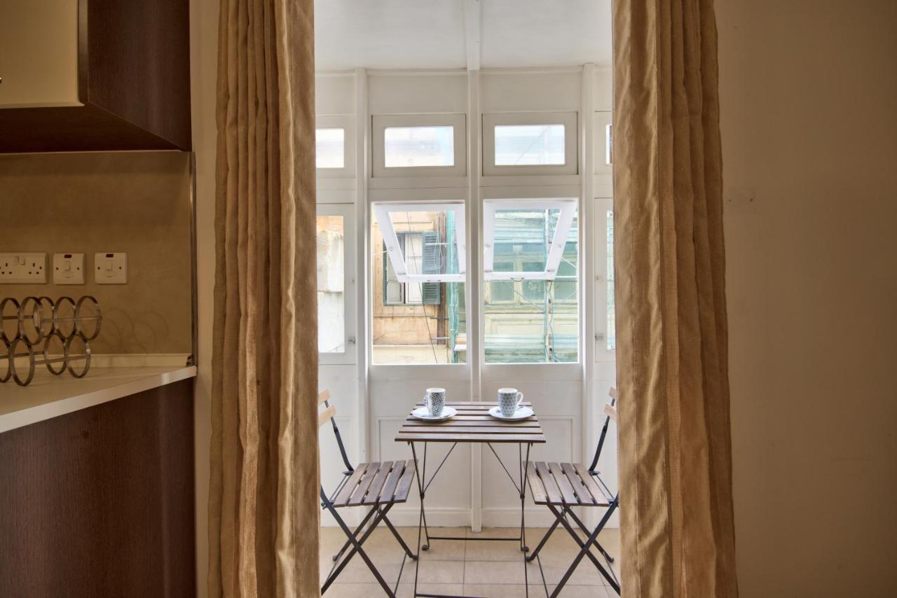 Beautifully Finished And Large Apartment Steps Away From Rocky Beach Ddif1-1 2