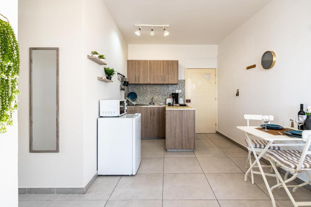 Whispering Palms 1-Br Apt by Finikoudes Beach 2