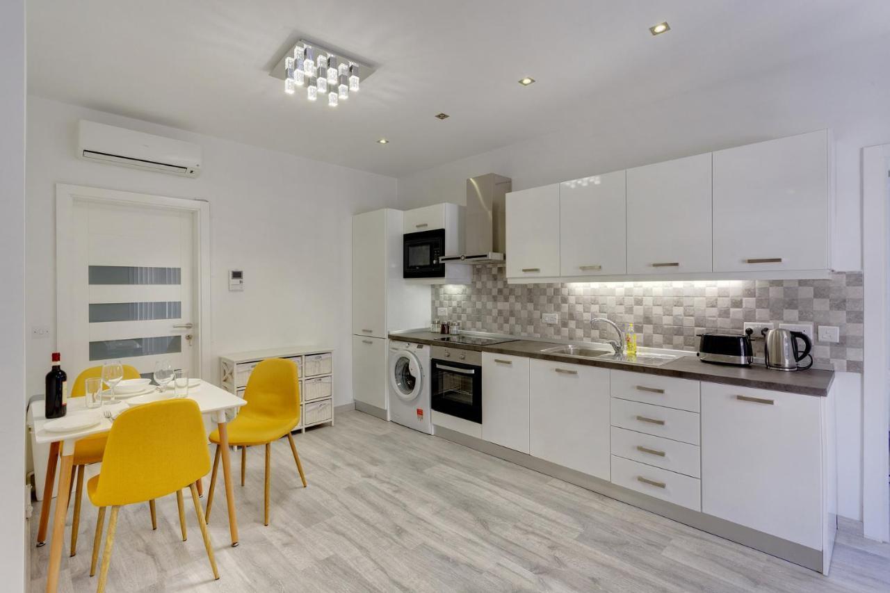 Splendid Apartment, Steps Away From the Sea