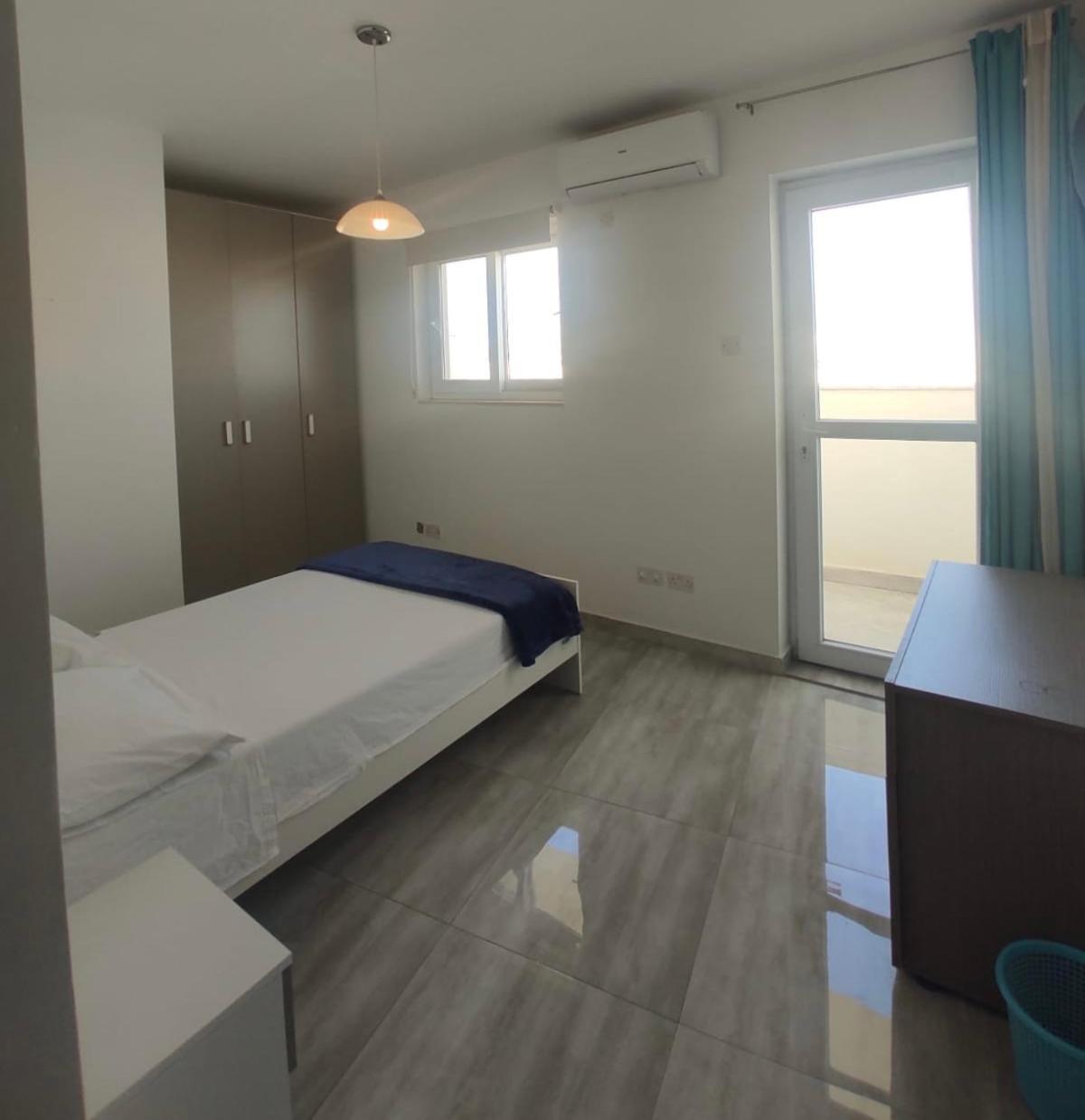 F6 Room 1, Private Room One Small Double Bed Shared Bathroom in Shared Flat 1