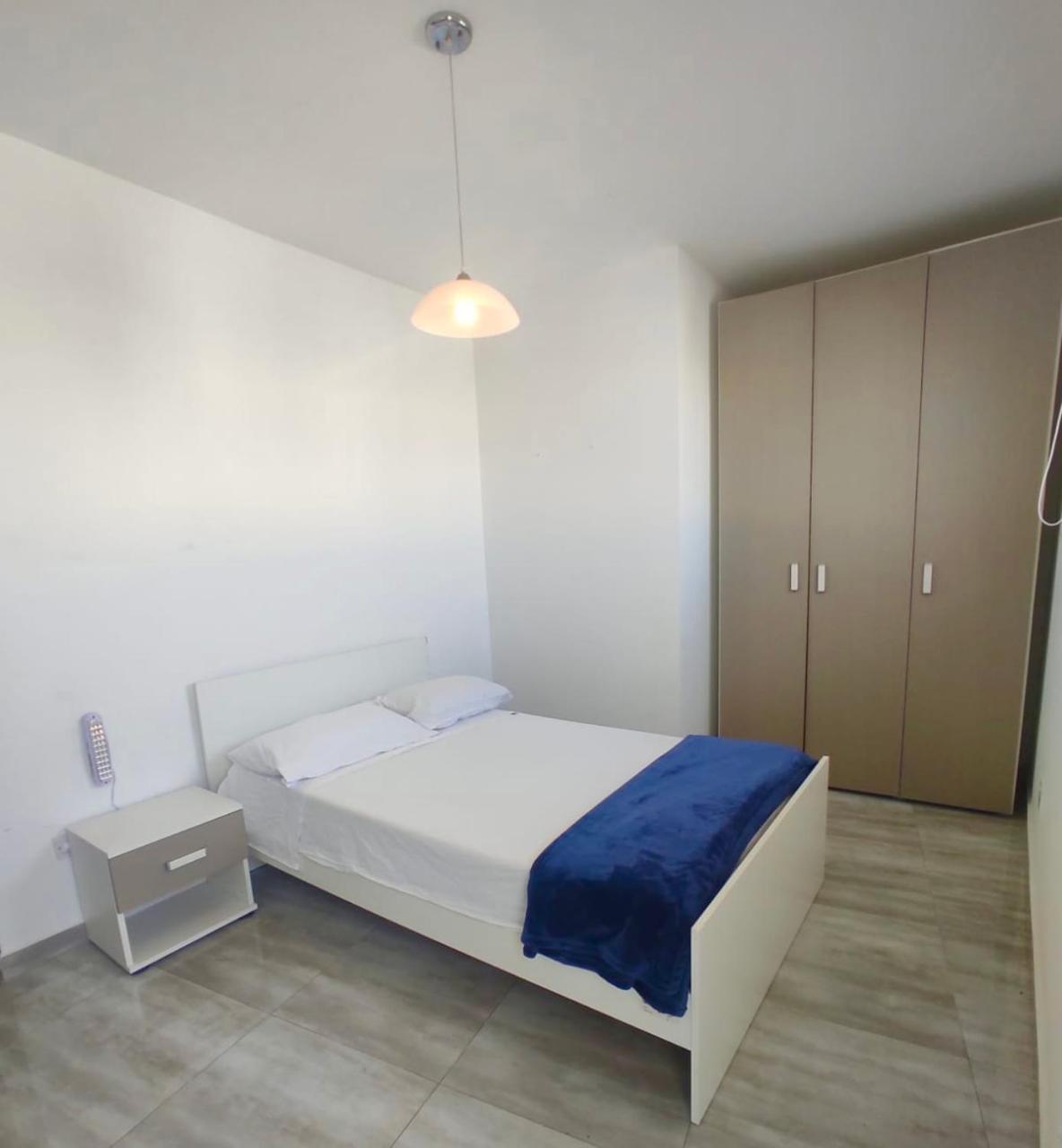 F6 Room 1, Private Room One Small Double Bed Shared Bathroom in Shared Flat
