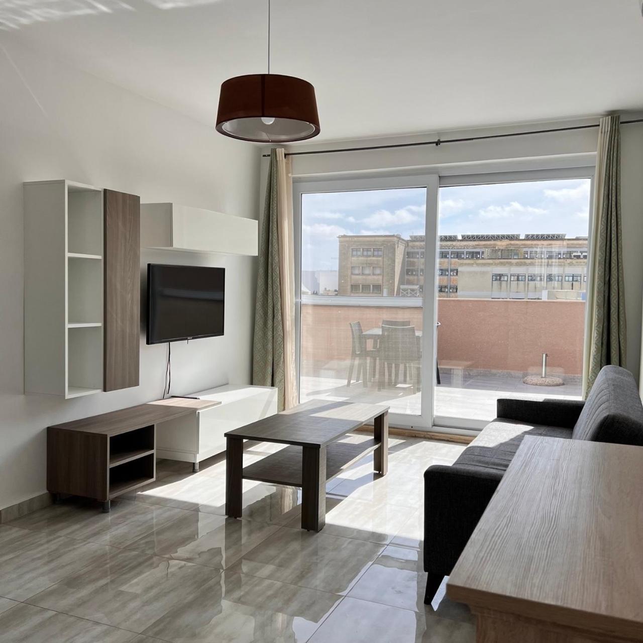 F6 Room 2, Private Room Two Single Beds Shared Bathroom in Shared Flat 1