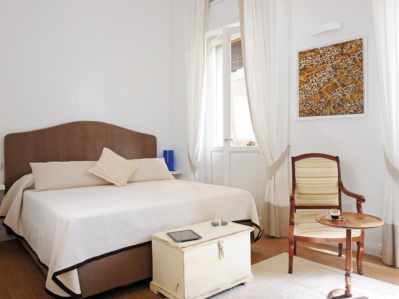 Efamoresca (Adults Only) 1