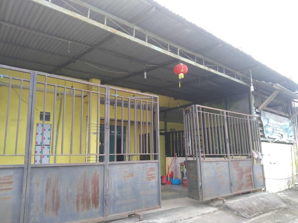 Express O 91281 Guest House Indah Jaya