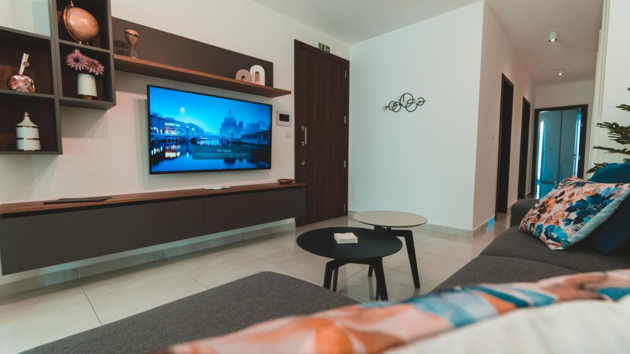 Beachside Stylish & Cosy 2br Apartment with Free Parking 2