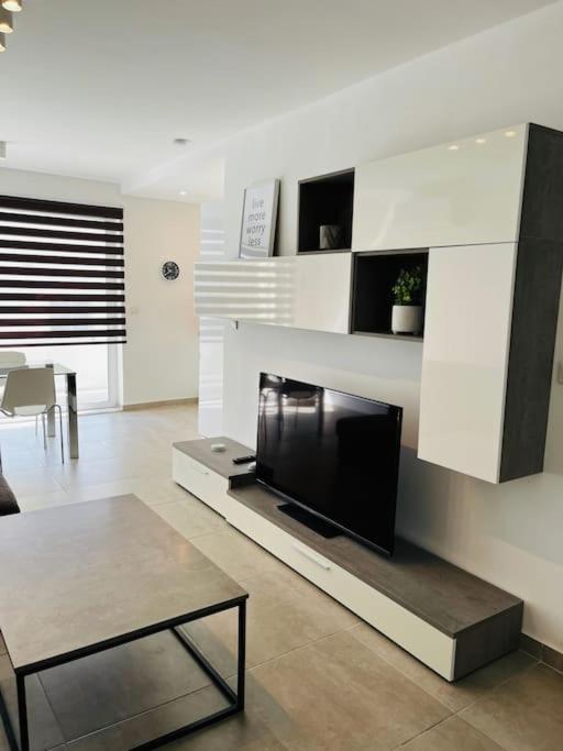 Sliema, Apt7, Stylish 2 Bedroom Apartment with Parking 2