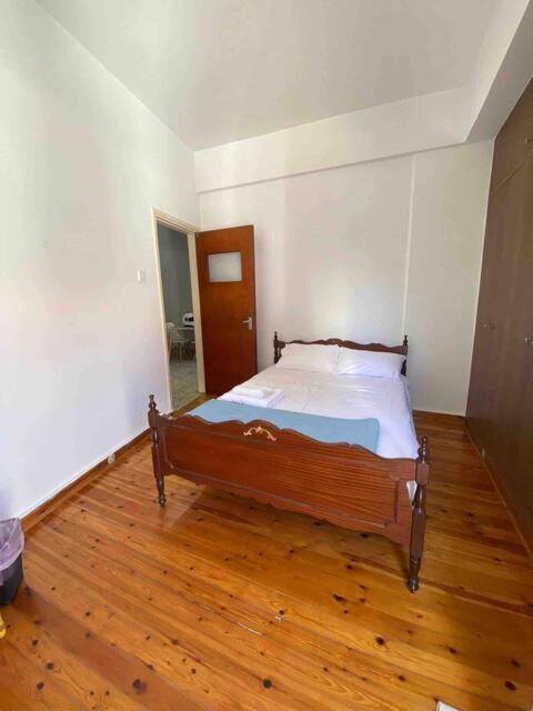 2 Bedroom Apt in Ermou 4 Minute Walk Beach 2