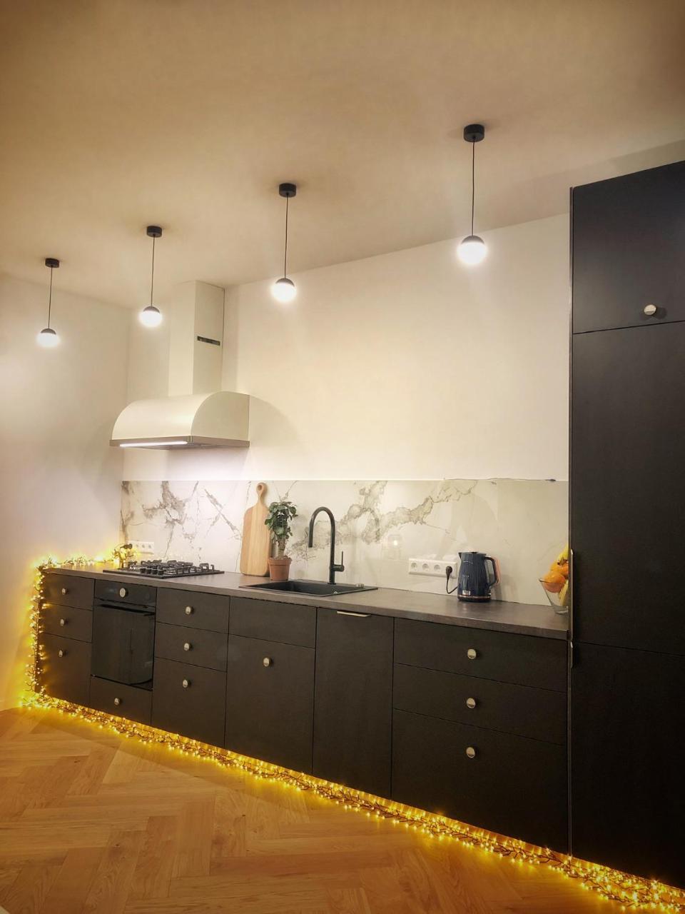 New! Garden Apartment with Private Entrance And Parking in a City Center 2