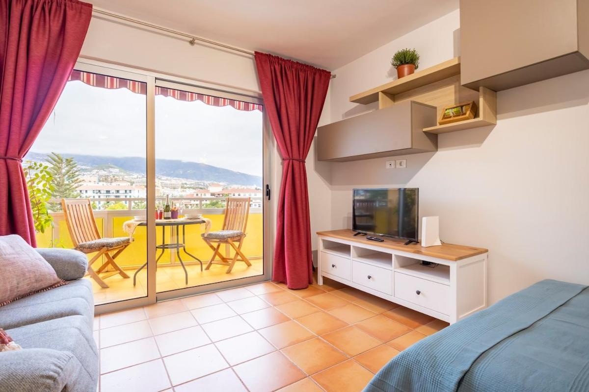 Salamander Vacational Home with Balcony And Fantastic Views 2