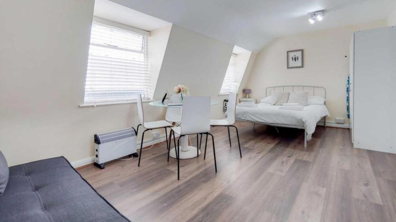 Bright Fitzrovia Studio 2