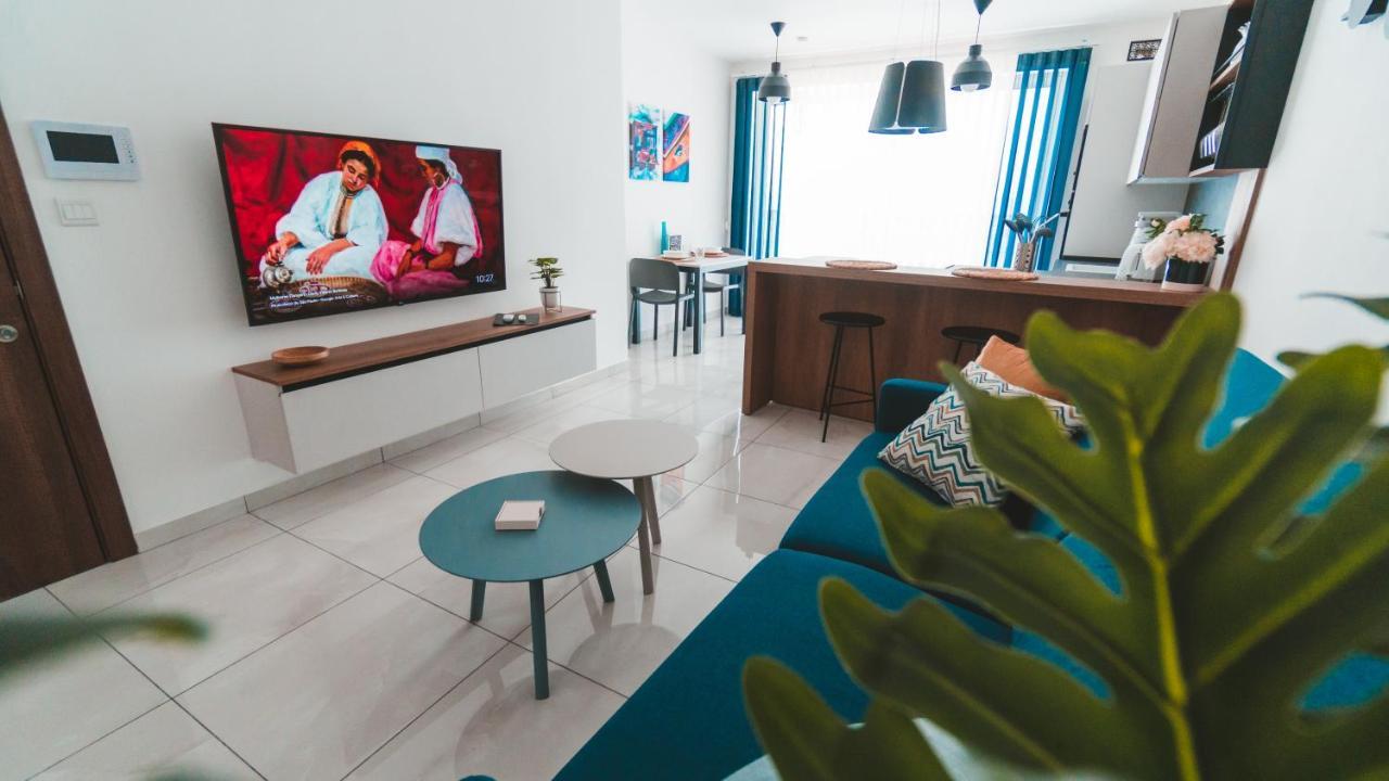 Ideal Location, Stylish 1br Apartment with Free Parking 2