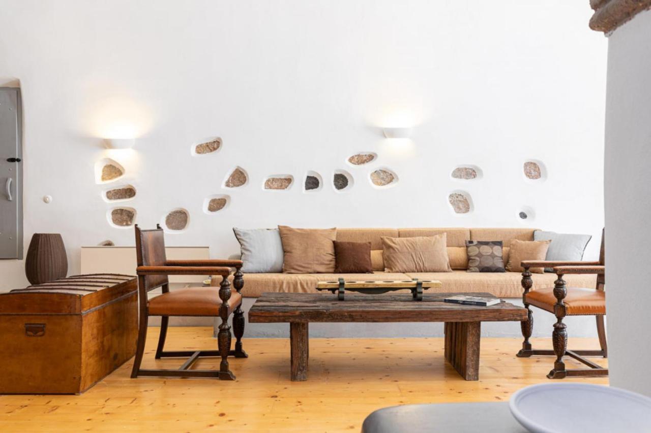 Canava House in Santorini 2