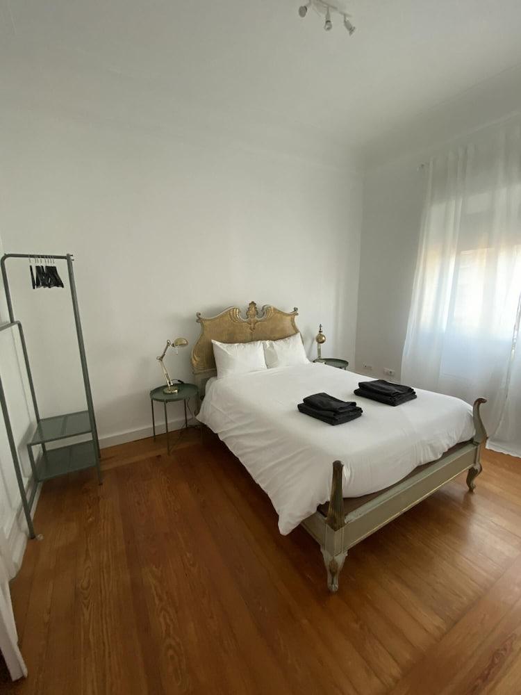 The Blackbird at Liberdade Av 2