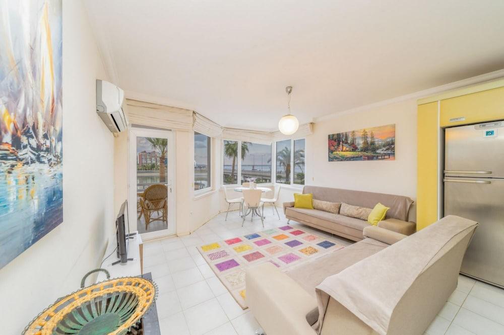 Lovely Apartment with Shared Pool in Konyaalti 1