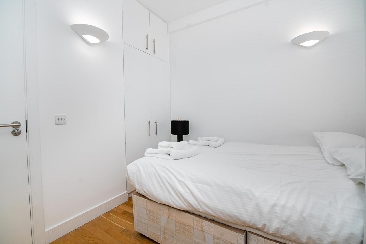 Modern 1 Bed Flat in Holborn, London for Up To 2 People with Free Wifi 1