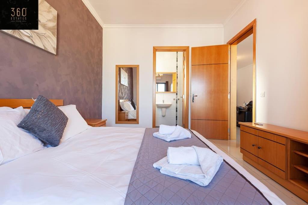 Comfortable Penthouse, Served with Lift, Wifi & AC by 360 Estates 2