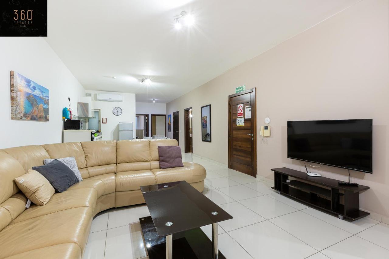 Central 3br & 3bath - Table Soccer And Comfy Beds by 360 Estates 1