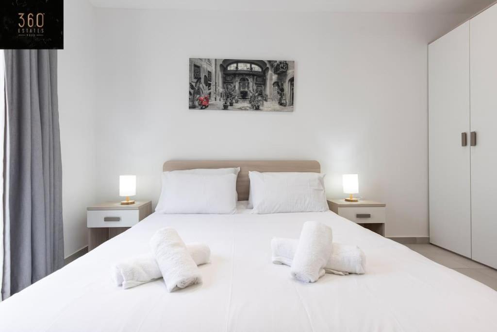 Spacious, Beautiful Central Penthouse with Bbq by 360 Estates 2