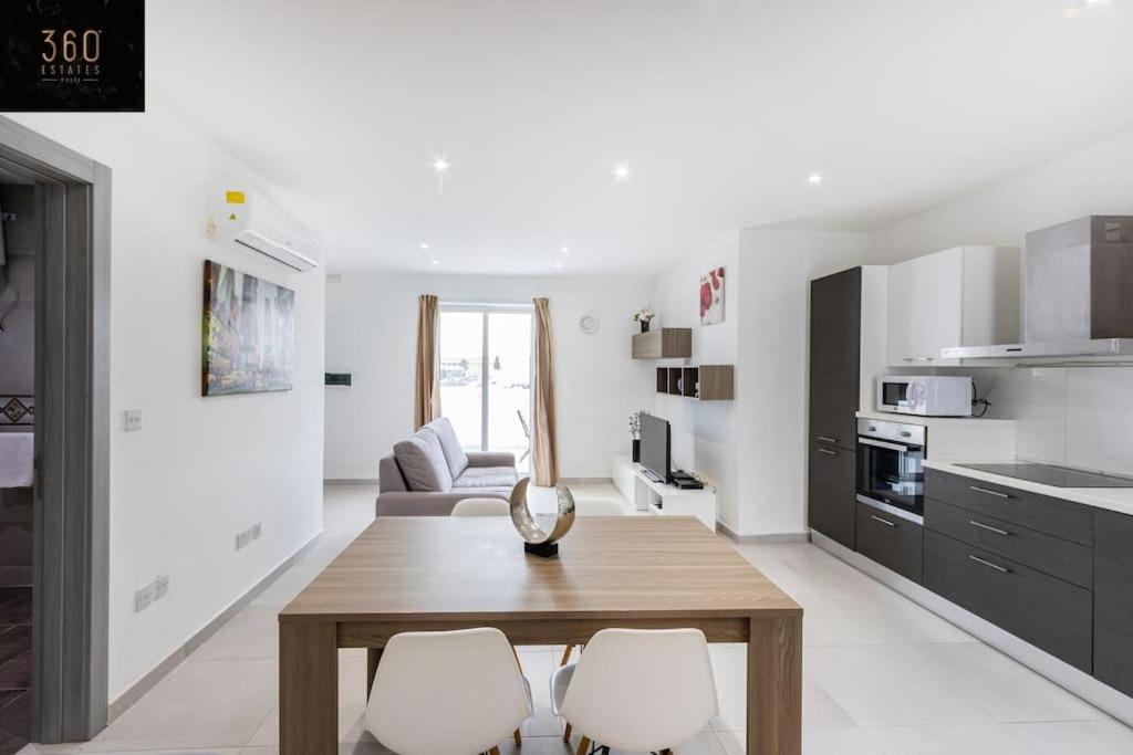 Spacious, Beautiful Central Penthouse with Bbq by 360 Estates 1