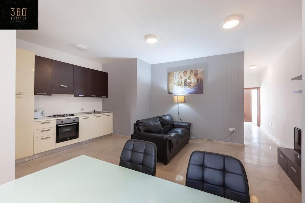 Spacious Central 2br, Just Off Uni & Hospital & Wifi by 360 Estates 1
