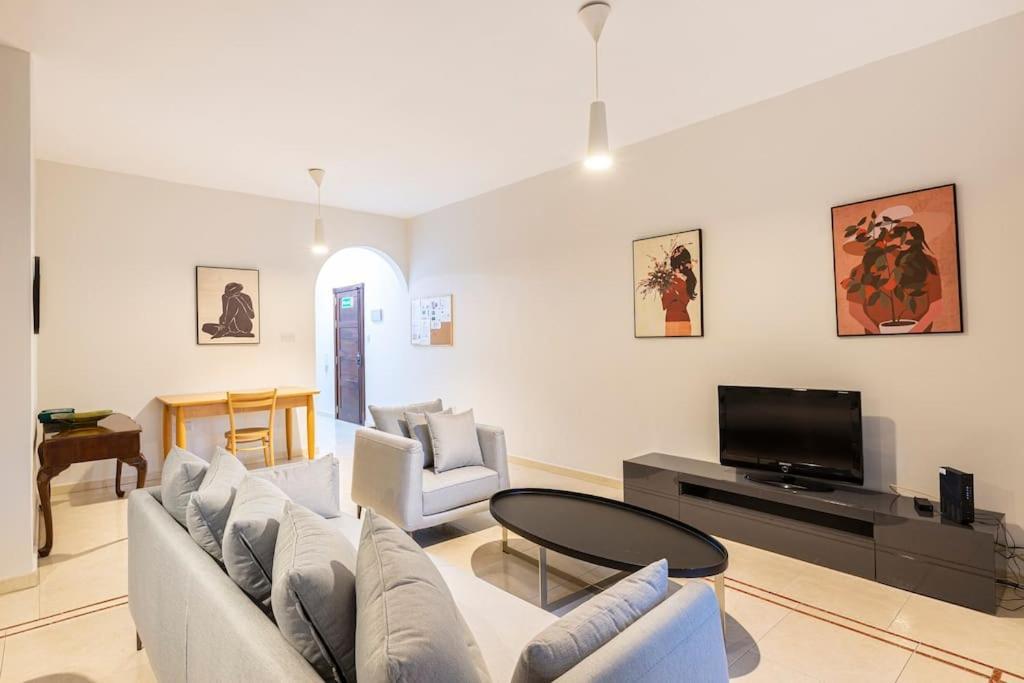 Sliema Charming: 3br Apartment Near the Beach by 360 Estates